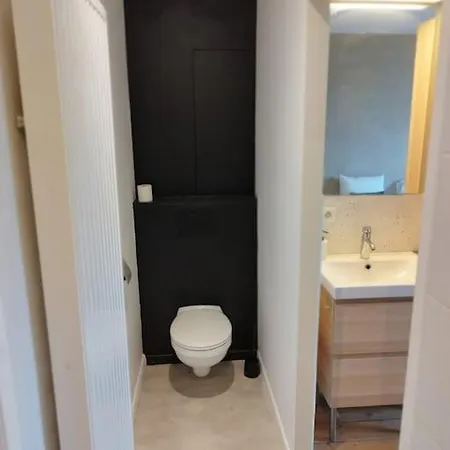 Au Pied Du Mur Apartment *